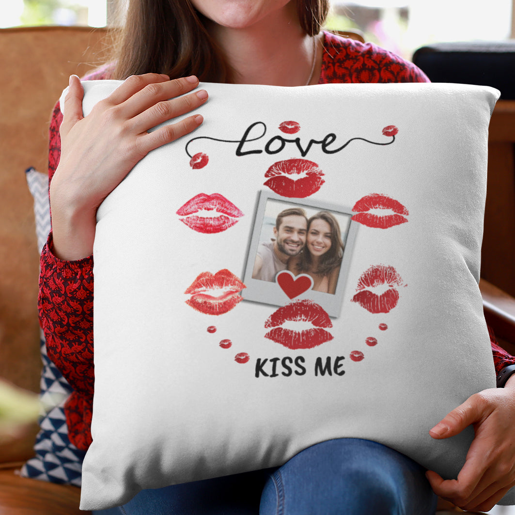 Cadou - Perna Decorativa Cuplu, JOYSTOS, 40x40 cm, Personalizata Cu Poza Ta In Rama Kisses