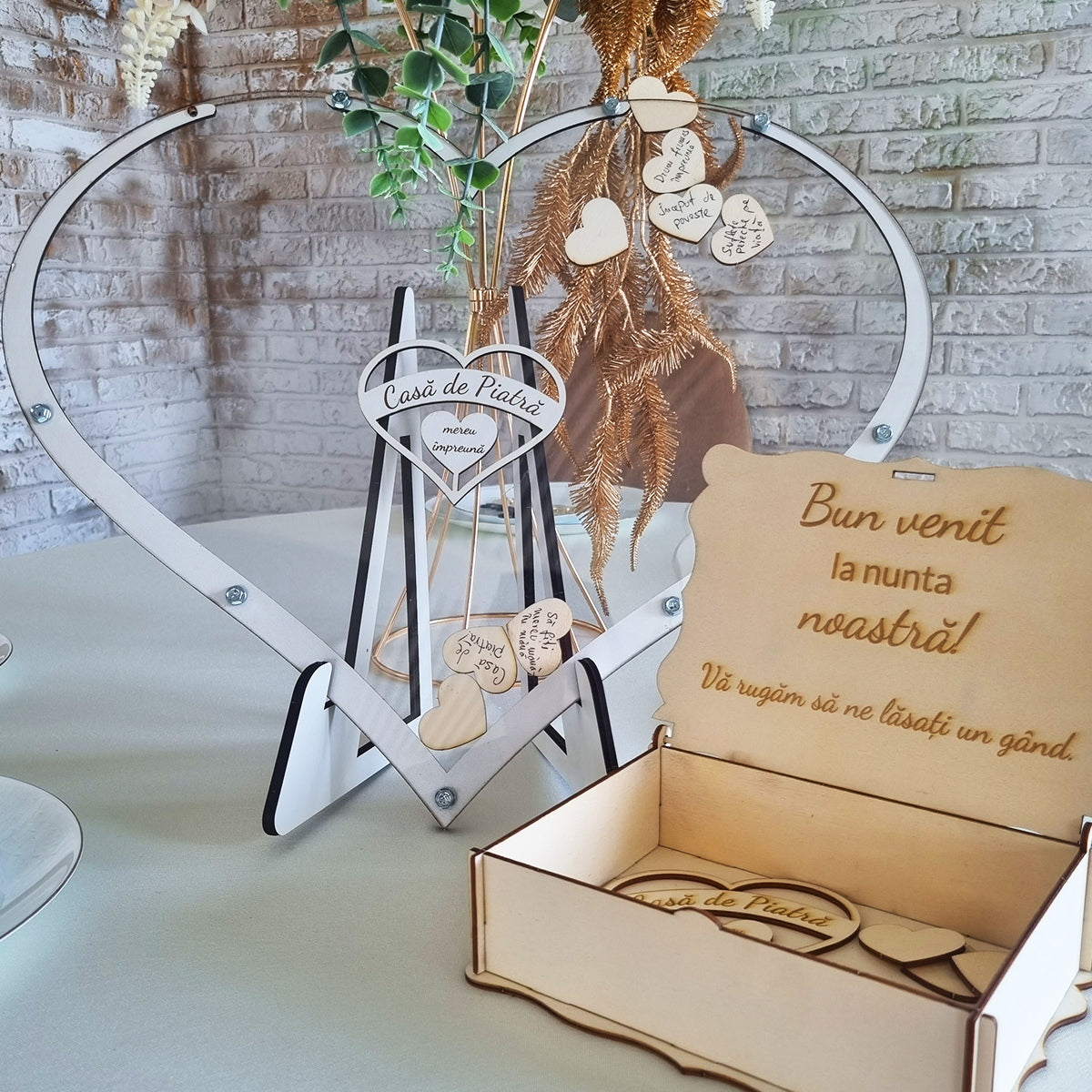 Tablou de amintiri în formă de inimă – guestbook alternativ din lemn și acril