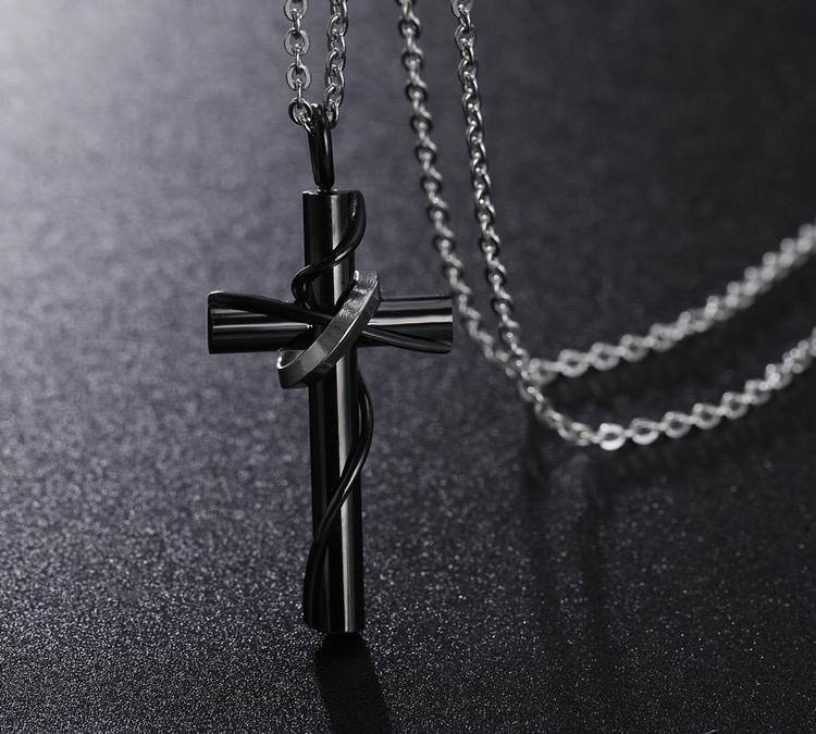 Colier cu Cruce Silver Pentru Barbati, Joystos, Simbolic si Elegant, cu Card Personalizat Inclus, Ambalare in hartie de matase