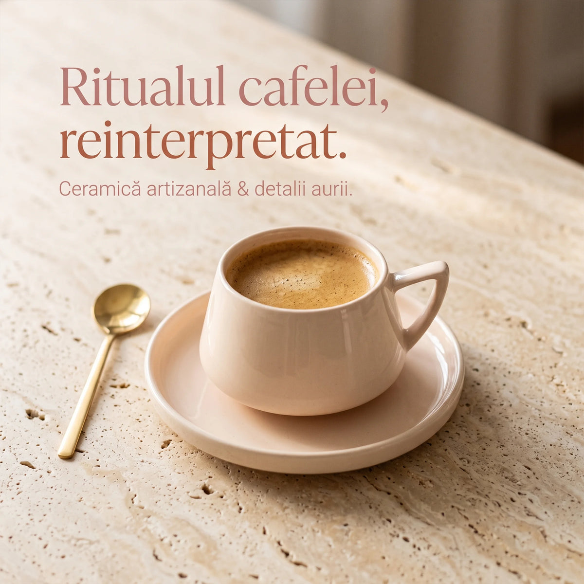 Ceașcă din ceramică bej Luxury Premium cu linguriță aurie