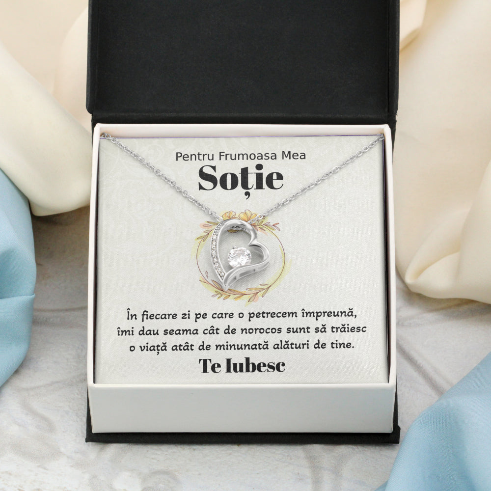 Cadou pentru sotie: Colier Inima Curbata, Placat aur alb 14K, si card cu mesaj 'Frumoasa Mea Sotie'