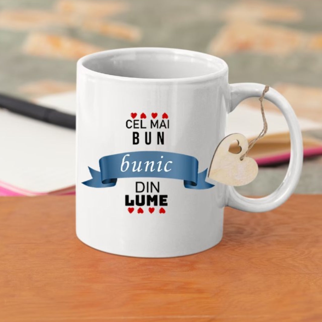 Cadou pentru bunici: Set de 2 cani albe personalizate cu mesajul "Cel mai bun bunic din lume" și "Cea mai bună bunică din lume"