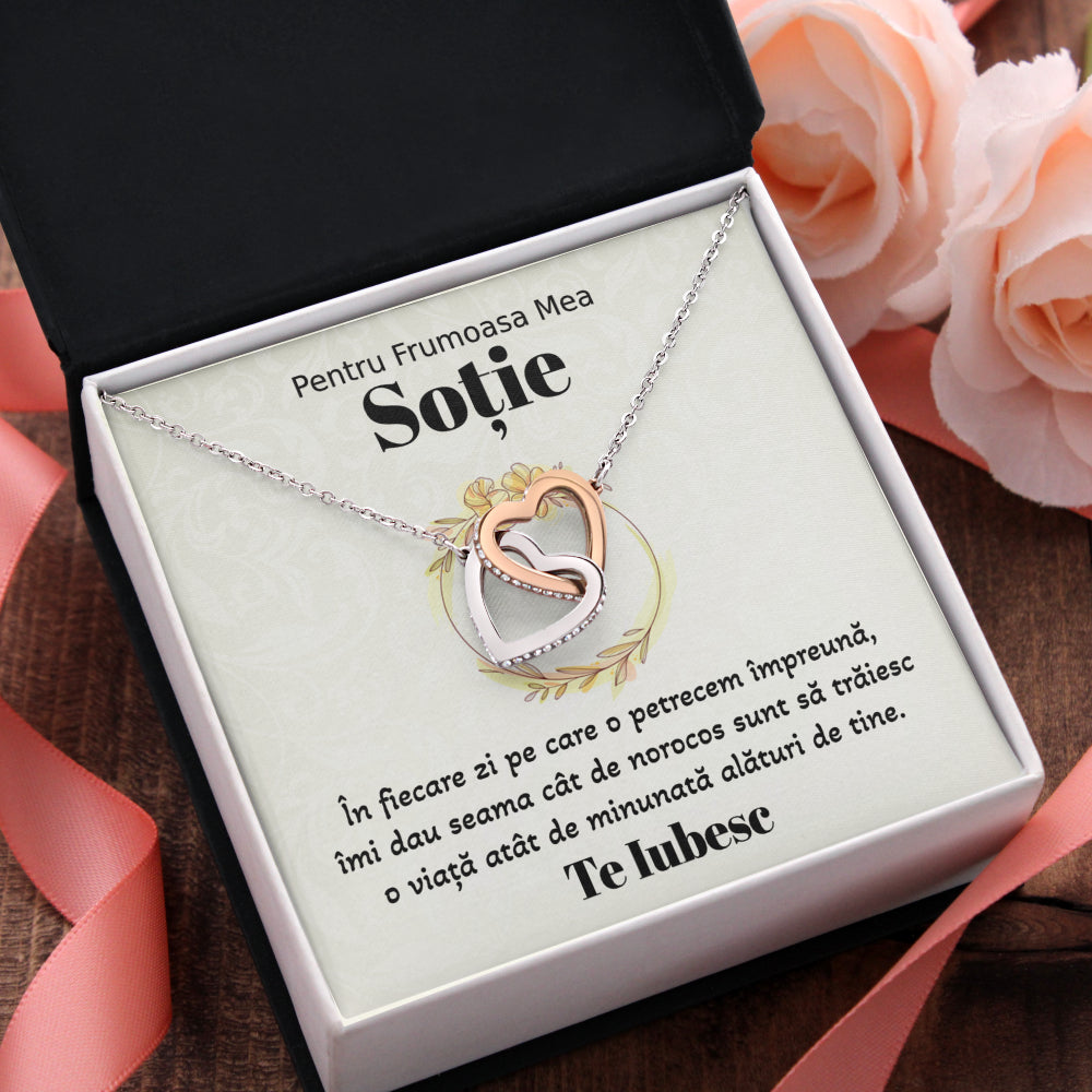 Cadou pentru sotie: Colier inimi interconectate, Placat aur alb 14K, si card cu mesaj 'Frumoasa Mea Sotie'