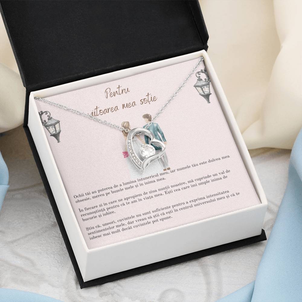 Cadou pentru sotie: Colier inima curbata, placat aur alb 14K, si card cu mesaj 'Pentru Viitoarea Mea Sotie'