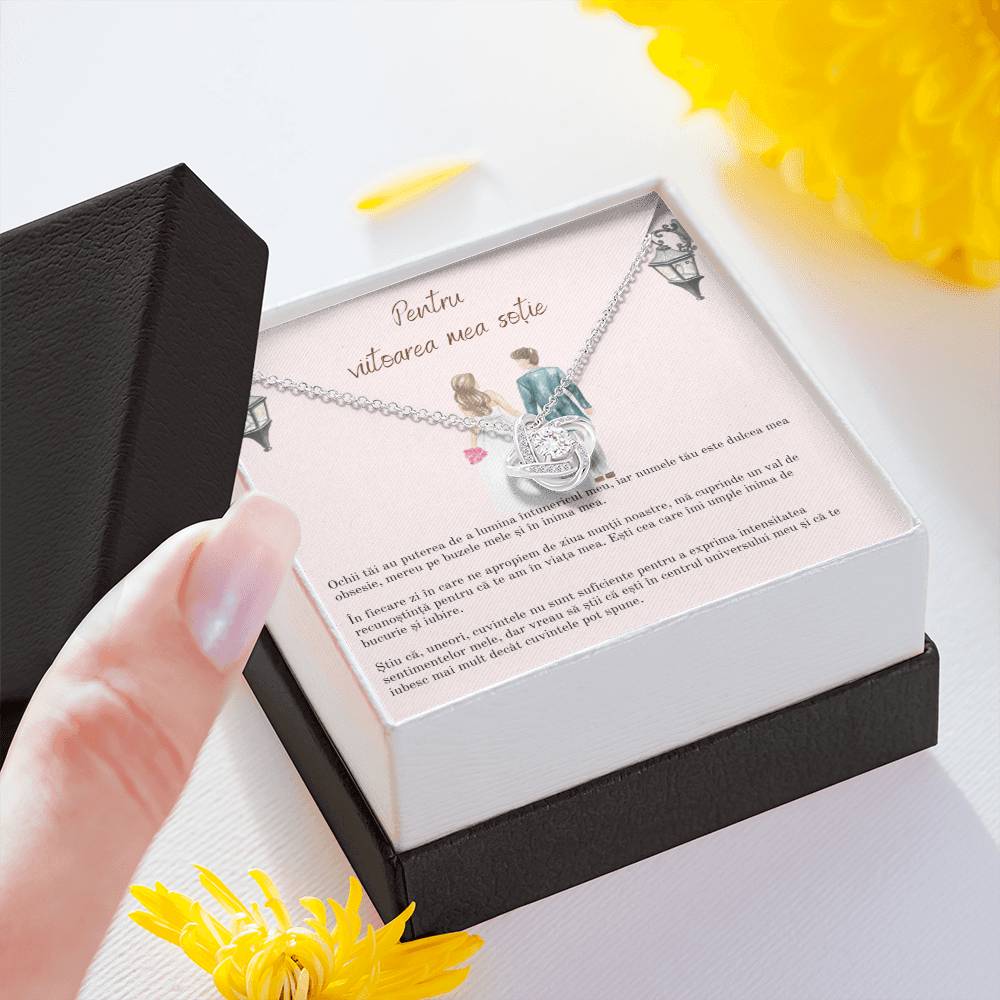Cadou pentru sotie: Colier nodul iubirii, placat aur alb 14K, si card cu mesaj 'Pentru Viitoarea Mea Sotie'