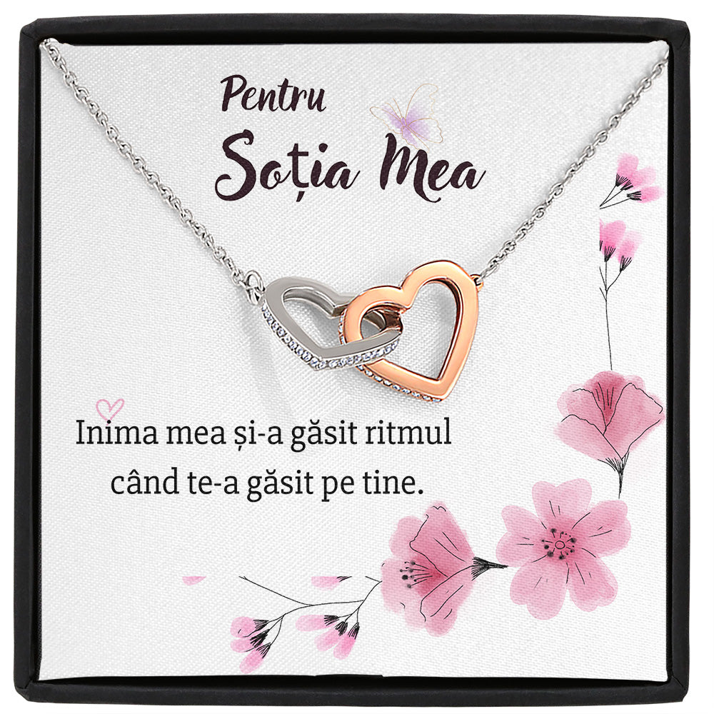 Set Colier Argint925, Cu Pandant Placat Cu Aur Alb / Aur Rose 14K, cu Mesaj Pentru Sotie - "Inima Mea si-a Gasit Ritmul cand te-a gasit pe tine"