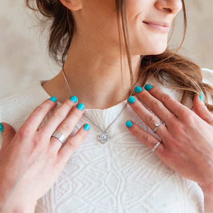 Colier Elegant JOYSTOS din Argint 925 sau Placat cu Aur Alb 18K, 3.1g, Lant Reglabil 40-45cm – Cadou Craciun pentru Mama, Sotie, Iubita, Fiica, Sora sau Nasa – „Esti magia care face sarbatorile mai frumoase”