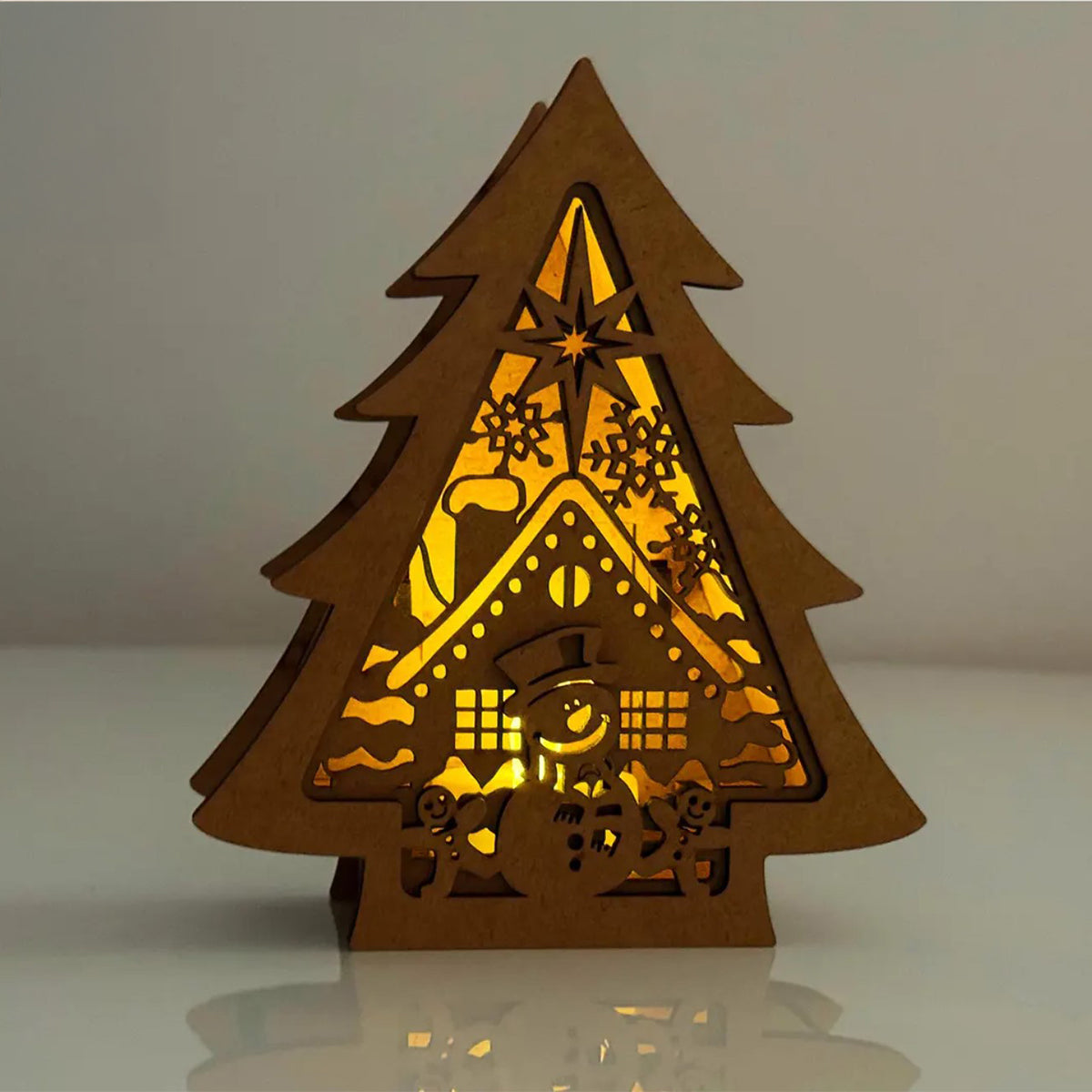 Set de 3 Case/Lampa Craciun 3D in Forma de Brad cu Figurine Om de Zapada, JOYSTOS, Elf si Cerb – Suport pentru Lumanari cu Baterie