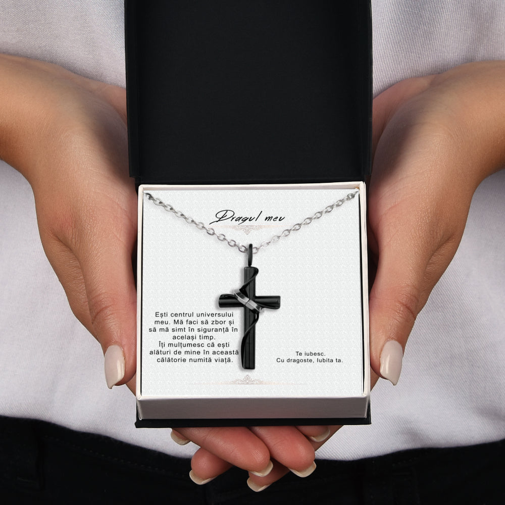 Colier cu cruce neagră și argintie cu card personalizat - Cadoul perfect pentru el